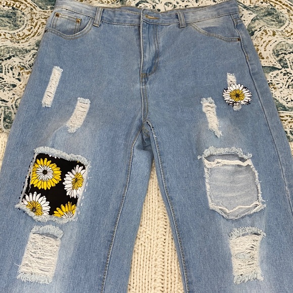 Boho high rise distressed sunflower daisy floral patch 70’s jeans size XLarge - Picture 8 of 8
